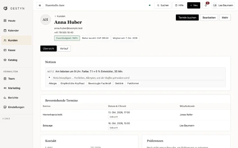 Eine Kundenkartei mit Notizen und Besuchsverlauf